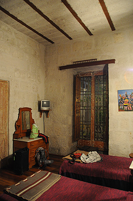 P4472.jpg (4288x2848) NIKON D300 - 18-200mm f/3.5-5.6 // F3,5 // 1/8 sec // ISO 1600 // 18,0 mm // no Flash // 2010:09:15 18:04:47