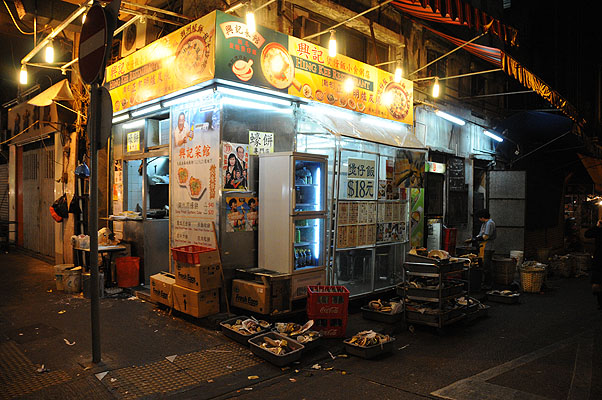 HKMM_0934.jpg (4288x2848) NIKON D300 - 18-200mm f/3.5-5.6 // F3,5 // 1/200 sec // ISO 1600 // 18,0 mm // no Flash // 2008:11:30 23:17:17