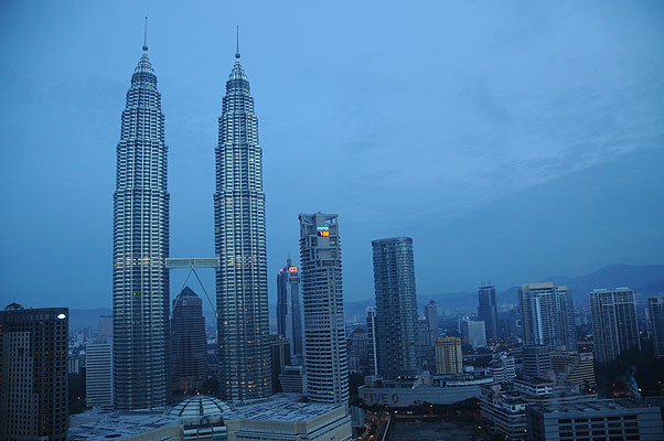 HKMM_2591.jpg (4288x2848) NIKON D300 - 18-200mm f/3.5-5.6 // F3,5 // 0.02 sec // ISO 800 // 18,0 mm // no Flash // 2008:12:10 07:00:19