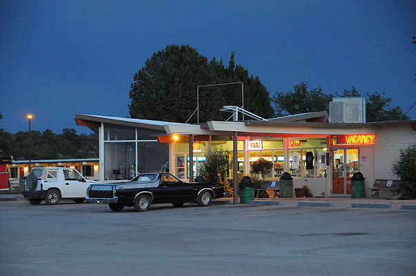 DSC_0674.jpg (4288x2848) NIKON D300 - 18-200mm f/3.5-5.6 // F5,3 // 1/13 sec // ISO 3200 // 90,0 mm // no Flash // 2008:07:04 20:09:07