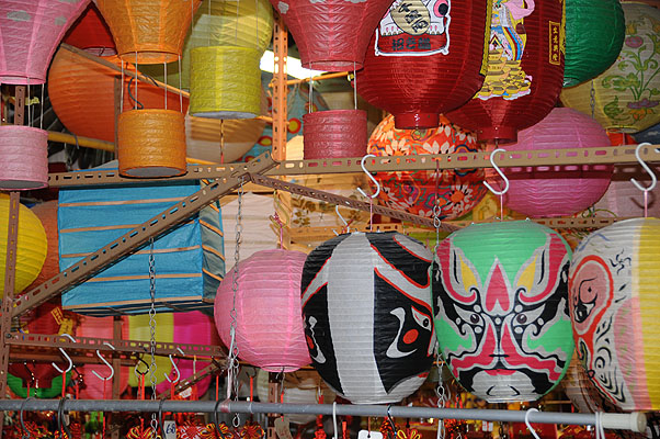 HKMM_0096.jpg (4288x2848) NIKON D300 - 18-200mm f/3.5-5.6 // F5 // 1/60 sec // ISO 400 // 65,0 mm // Flash fired, return detected // 2008:11:29 20:27:13