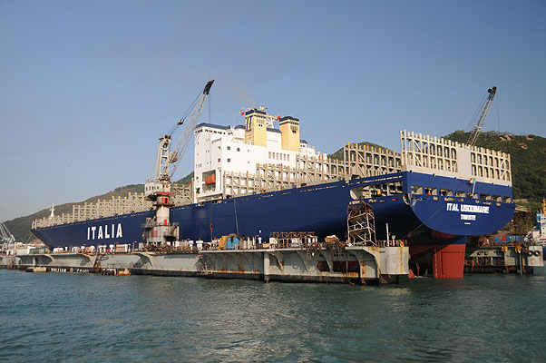 HKMM_0605.jpg (4288x2848) NIKON D300 - 18-200mm f/3.5-5.6 // F3,8 // 1/1000 sec // ISO 280 // 22,0 mm // no Flash // 2008:11:30 15:30:43