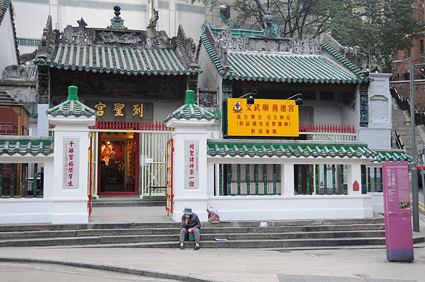 HKMM_1138.jpg (4288x2848) NIKON D300 - 18-200mm f/3.5-5.6 // F4 // 1/250 sec // ISO 1600 // 28,0 mm // no Flash // 2008:12:01 17:05:03