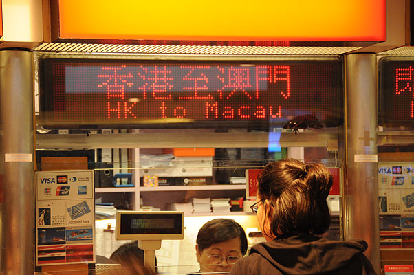 HKMM_1241.jpg (4288x2848) NIKON D300 - 18-200mm f/3.5-5.6 // F5 // 1/15 sec // ISO 1600 // 75,0 mm // no Flash // 2008:12:02 10:15:42