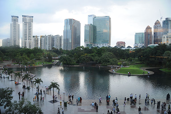 HKMM_2433.jpg (4288x2848) NIKON D300 - 18-200mm f/3.5-5.6 // F3,5 // 1/200 sec // ISO 560 // 18,0 mm // no Flash // 2008:12:09 17:22:42