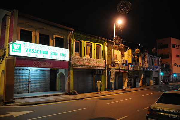 HKMM_2790.jpg (4288x2848) NIKON D300 - 18-200mm f/3.5-5.6 // F3,5 // 0.05 sec // ISO 800 // 18,0 mm // no Flash // 2008:12:10 21:06:03