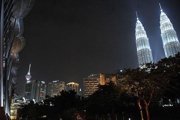 HKMM_2794.jpg (4288x2848) NIKON D300 - 18-200mm f/3.5-5.6 // F3,5 // 1/8 sec // ISO 1600 // 18,0 mm // no Flash // 2008:12:10 21:37:51