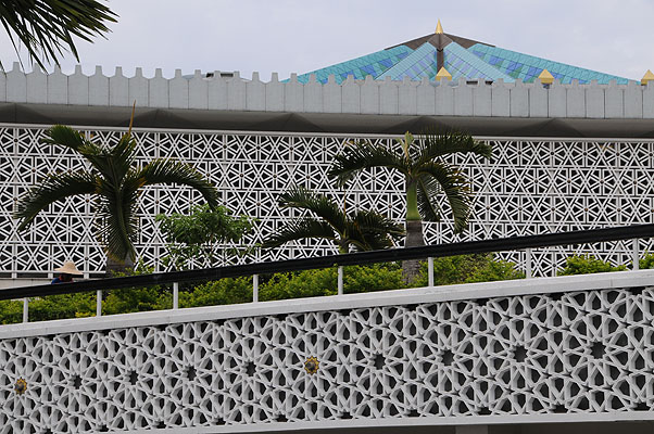 HKMM_2868.jpg (4288x2848) NIKON D300 - 18-200mm f/3.5-5.6 // F11 // 1/500 sec // ISO 400 // 70,0 mm // no Flash // 2008:12:11 12:07:40