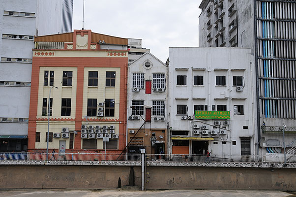 HKMM_2926.jpg (4288x2848) NIKON D300 - 18-200mm f/3.5-5.6 // F11 // 1/500 sec // ISO 400 // 26,0 mm // no Flash // 2008:12:11 12:56:53