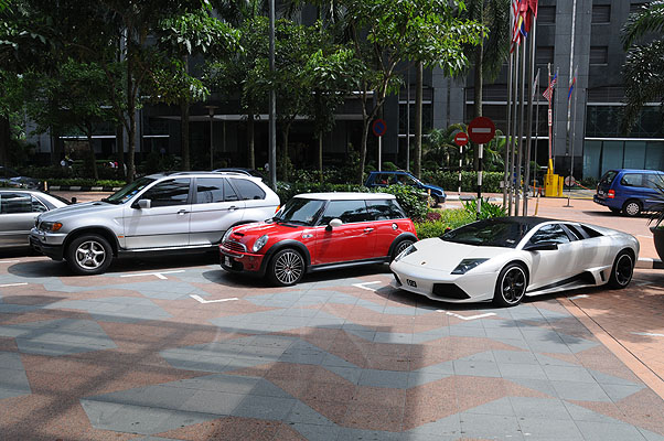 HKMM_2974.jpg (4288x2848) NIKON D300 - 18-200mm f/3.5-5.6 // F10 // 1/400 sec // ISO 400 // 18,0 mm // no Flash // 2008:12:12 11:57:44