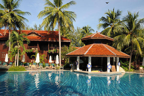 HKMM_1579.jpg (4288x2848) NIKON D300 - 18-200mm f/3.5-5.6 // F10 // 1/400 sec // ISO 400 // 18,0 mm // no Flash // 2008:12:04 09:16:23