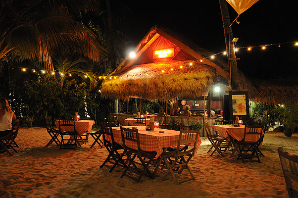 HKMM_1604.jpg (4288x2848) NIKON D300 - 18-200mm f/3.5-5.6 // F3,5 // 0.1 sec // ISO 1600 // 18,0 mm // no Flash // 2008:12:04 20:08:13