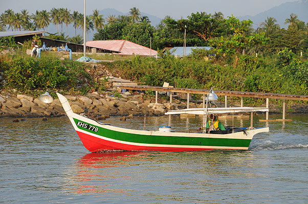 HKMM_1653.jpg (4288x2848) NIKON D300 - 18-200mm f/3.5-5.6 // F10 // 1/400 sec // ISO 400 // 90,0 mm // no Flash // 2008:12:05 18:24:11