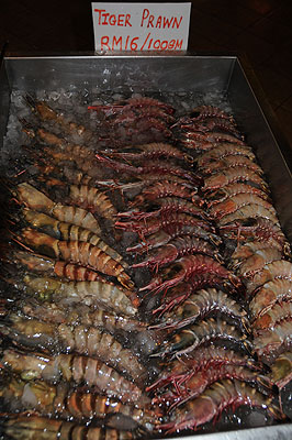 HKMM_2151.jpg (4288x2848) NIKON D300 - 18-200mm f/3.5-5.6 // F4 // 1/60 sec // ISO 400 // 22,0 mm // Flash fired, return detected // 2008:12:07 20:14:28