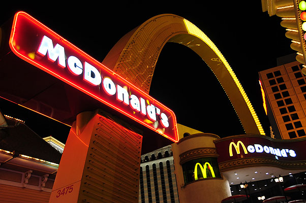 DSC_0158.jpg (4288x2848) NIKON D300 - 18-200mm f/3.5-5.6 // F3,8 // 1/30 sec // ISO 800 // 24,0 mm // no Flash // 2008:07:03 23:29:15