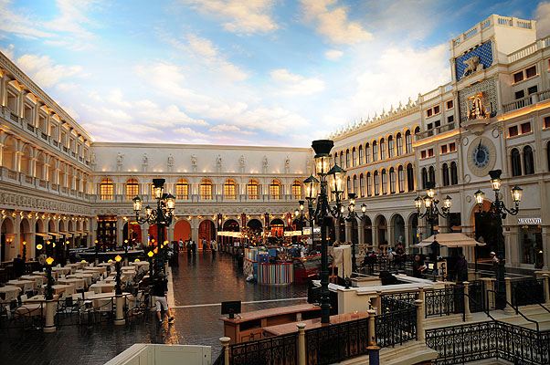 DSC_0185.jpg (4288x2848) NIKON D300 - 18-200mm f/3.5-5.6 // F3,5 // 1/15 sec // ISO 200 // 18,0 mm // no Flash // 2008:07:04 00:02:15