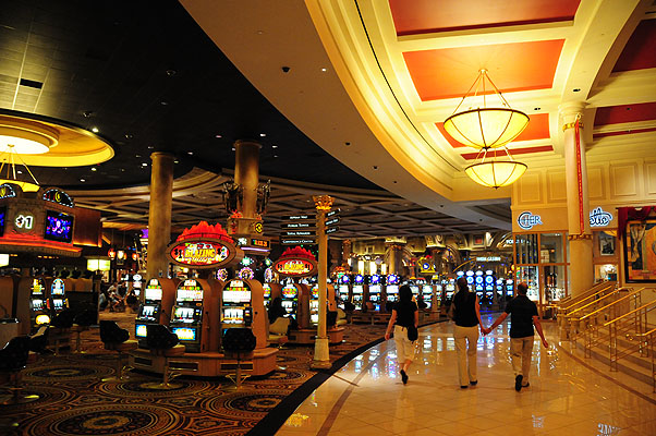 DSC_0231.jpg (4288x2848) NIKON D300 - 18-200mm f/3.5-5.6 // F3,5 // 0.02 sec // ISO 1600 // 18,0 mm // no Flash // 2008:07:04 01:28:33