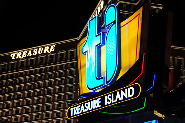 DSC_0205.jpg (4288x2848) NIKON D300 - 18-200mm f/3.5-5.6 // F4,5 // 1/13 sec // ISO 200 // 44,0 mm // no Flash // 2008:07:04 00:24:47